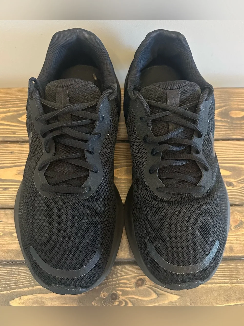 Nike Revolution 7 Running Shoes Black Sneakers Mens 7.5 W or Women’s 8.5 W